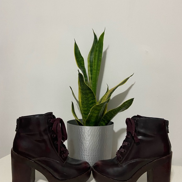 Burgundy Aldo chunky heeled boots - Picture 2 of 7